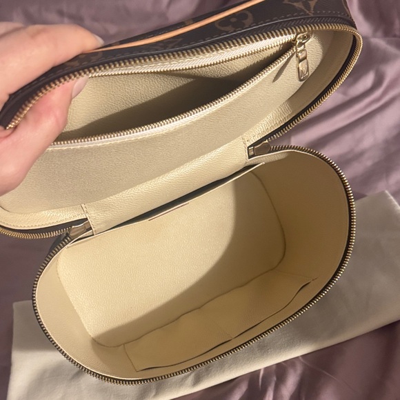 Vanity Case - Picture 11 of 13